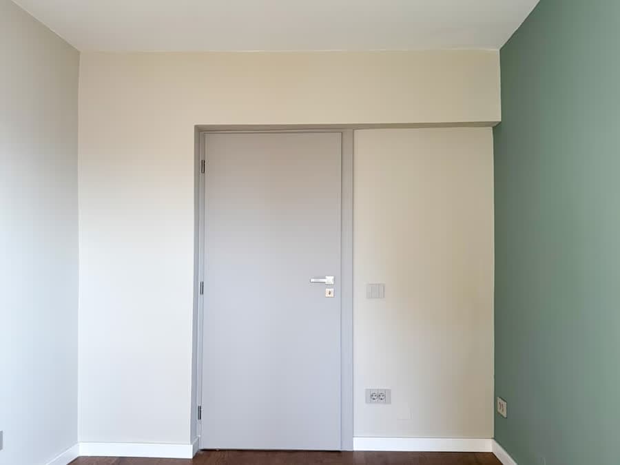 Cameră finisată de Zugrăvescu, într-un apartament din Iași
